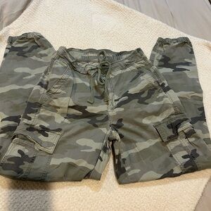 American Eagle cargo pants. Size 6 regular.